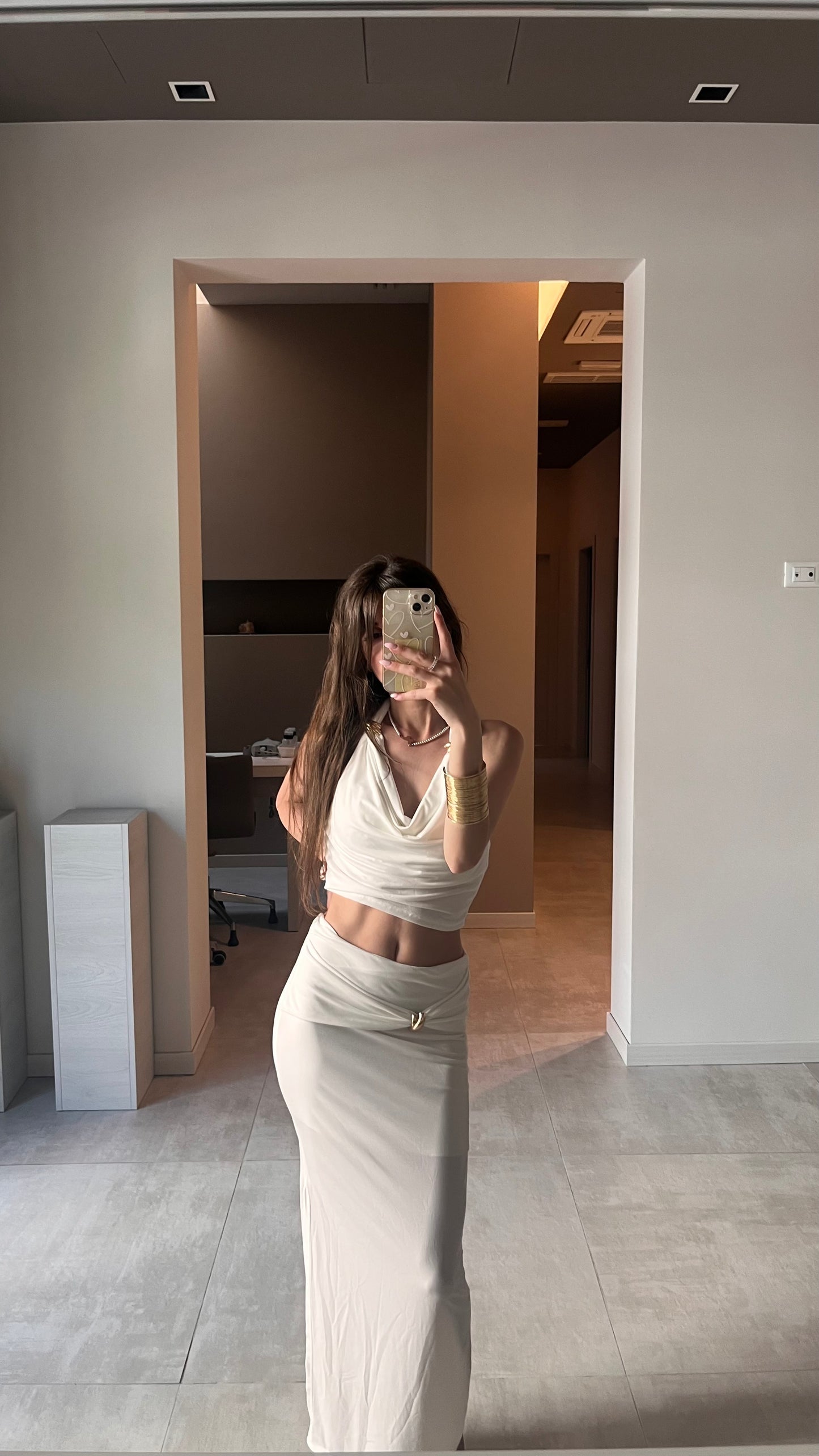 Completo bianco con gioiello