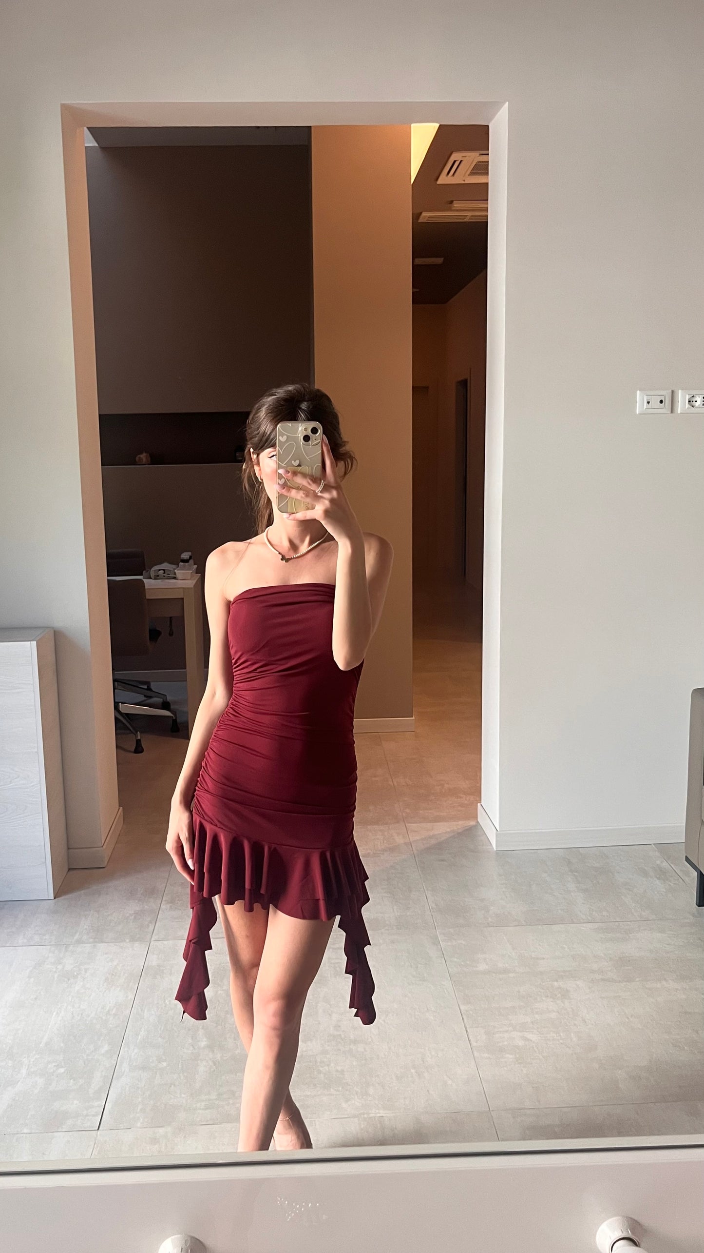 Vestito con coppe e voulant ciliegia