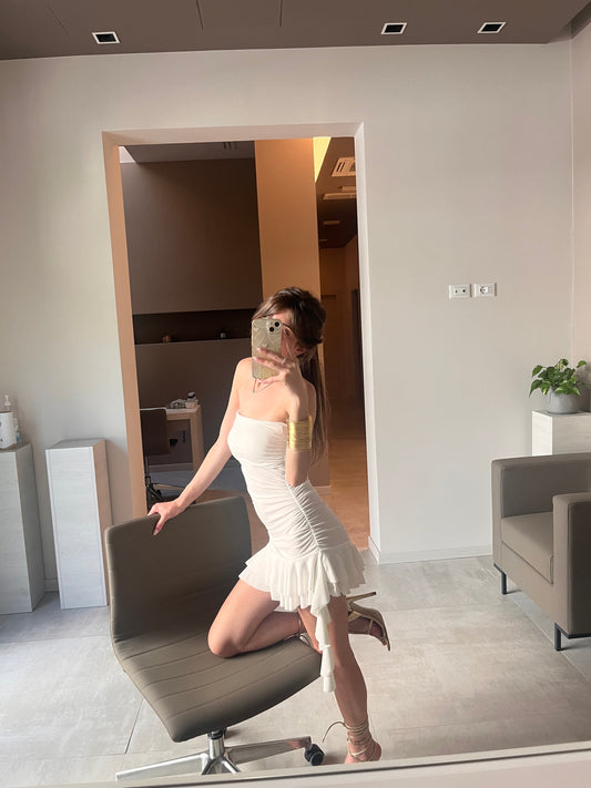 Vestito con coppe e voulant bianco
