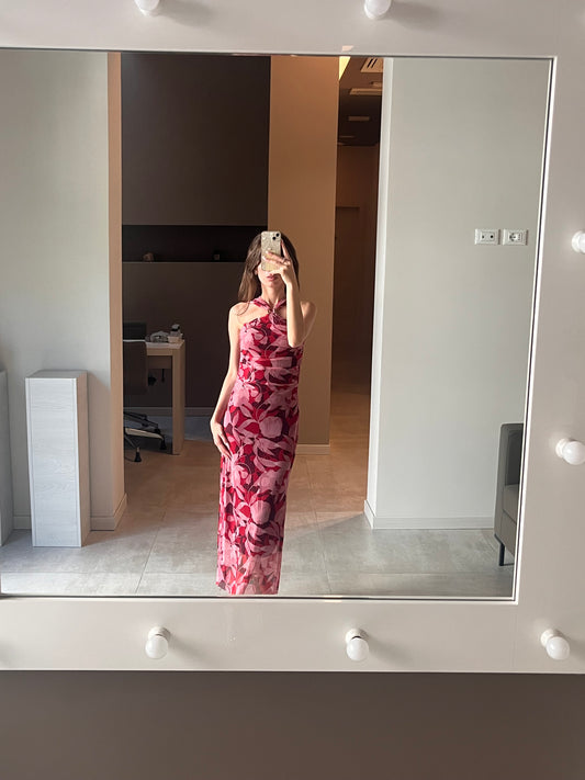 Vestito corallo con gioiello